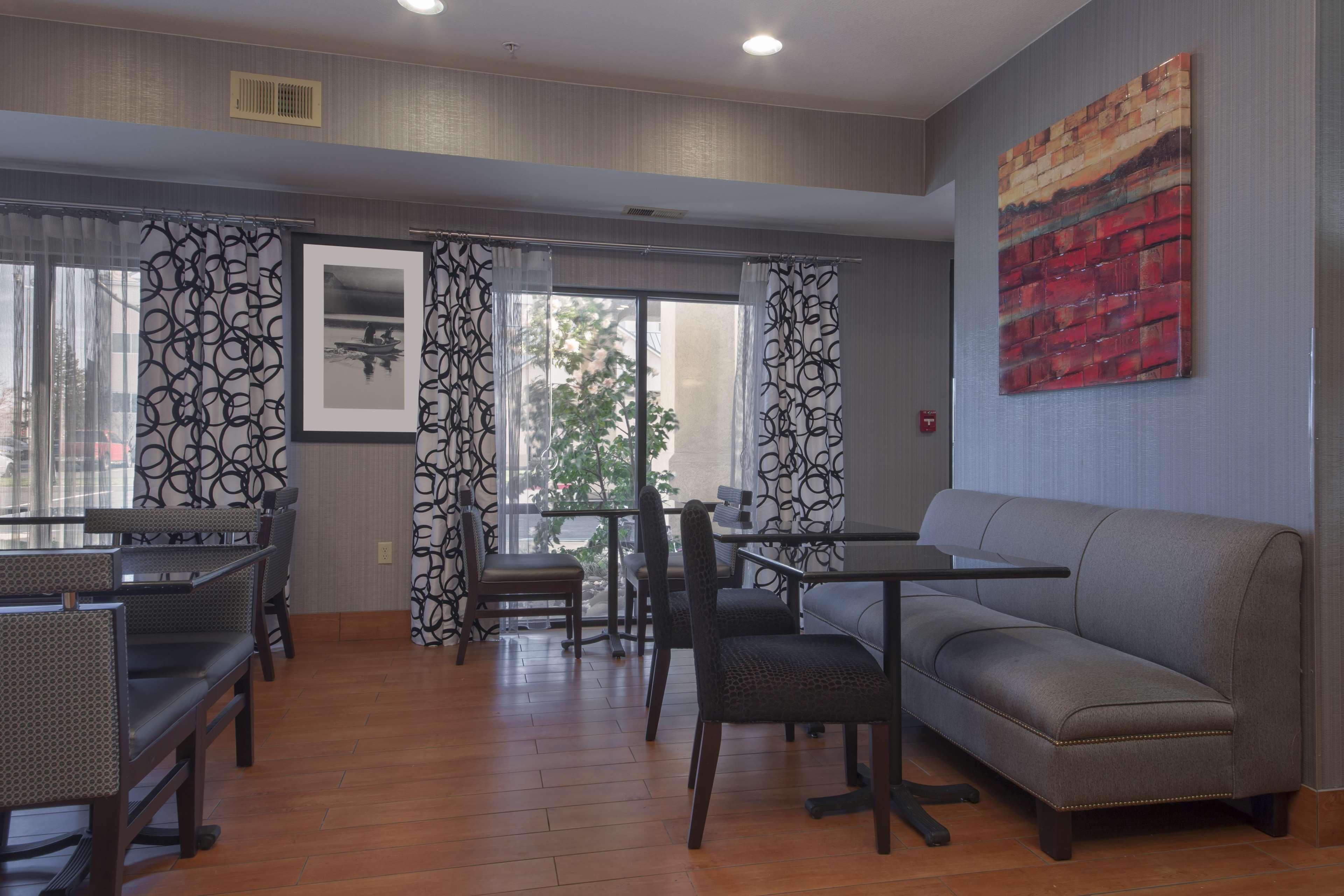 Hampton Inn Tracy Bagian luar foto
