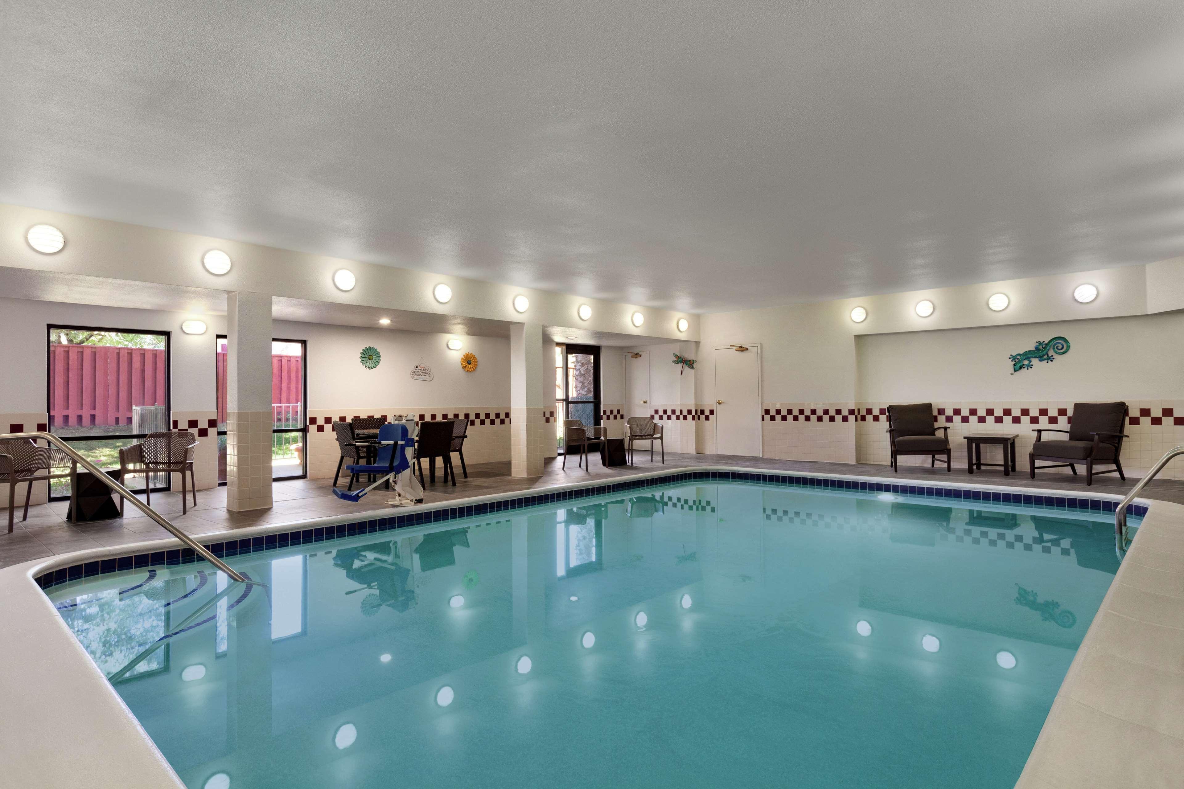 Hampton Inn Tracy Bagian luar foto