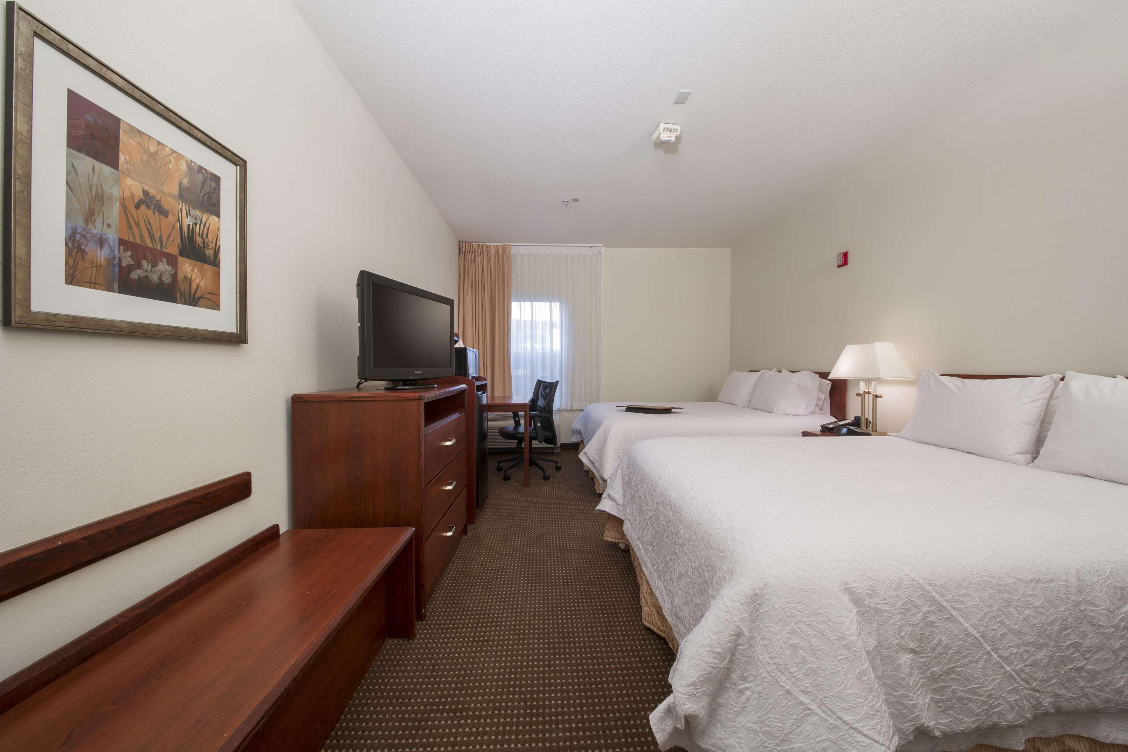 Hampton Inn Tracy Bagian luar foto