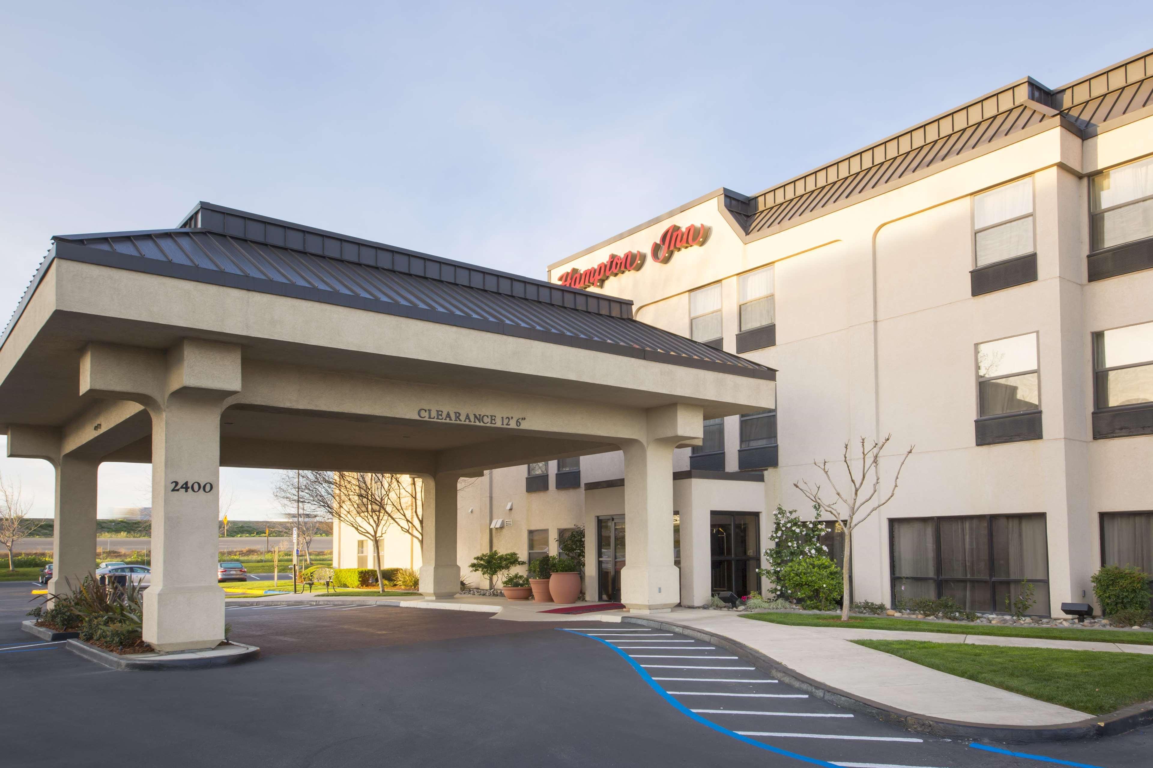 Hampton Inn Tracy Bagian luar foto