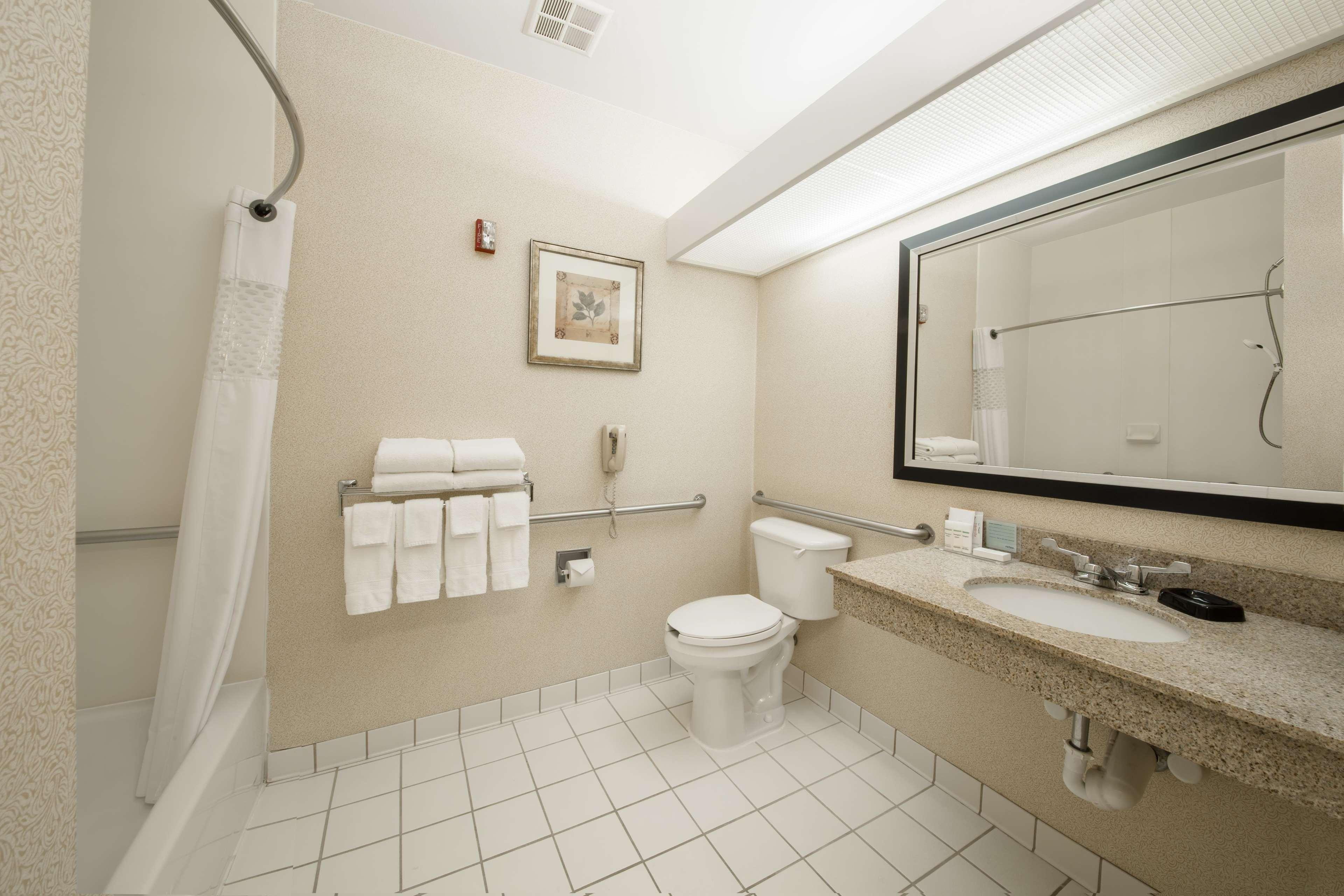 Hampton Inn Tracy Bagian luar foto