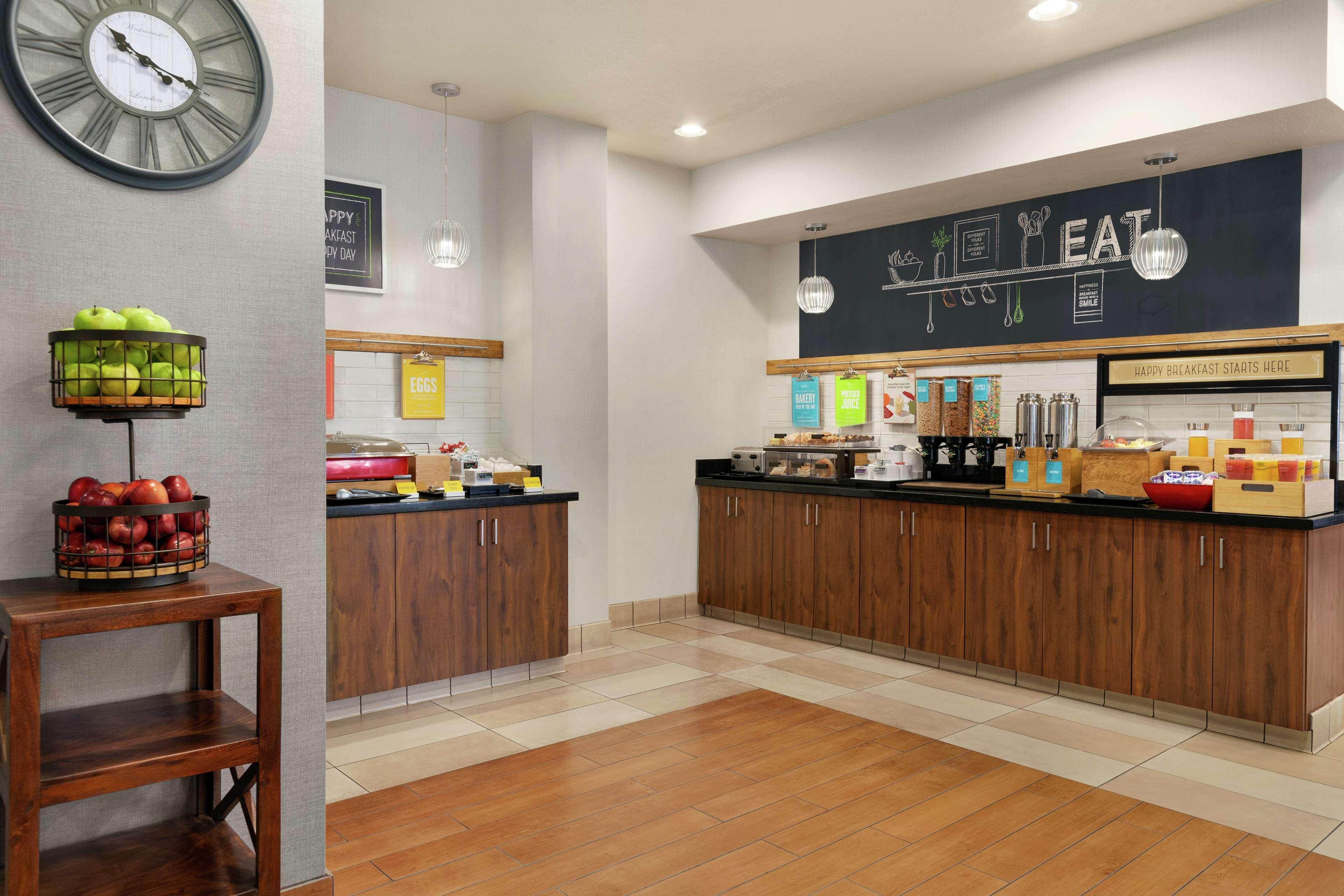 Hampton Inn Tracy Bagian luar foto