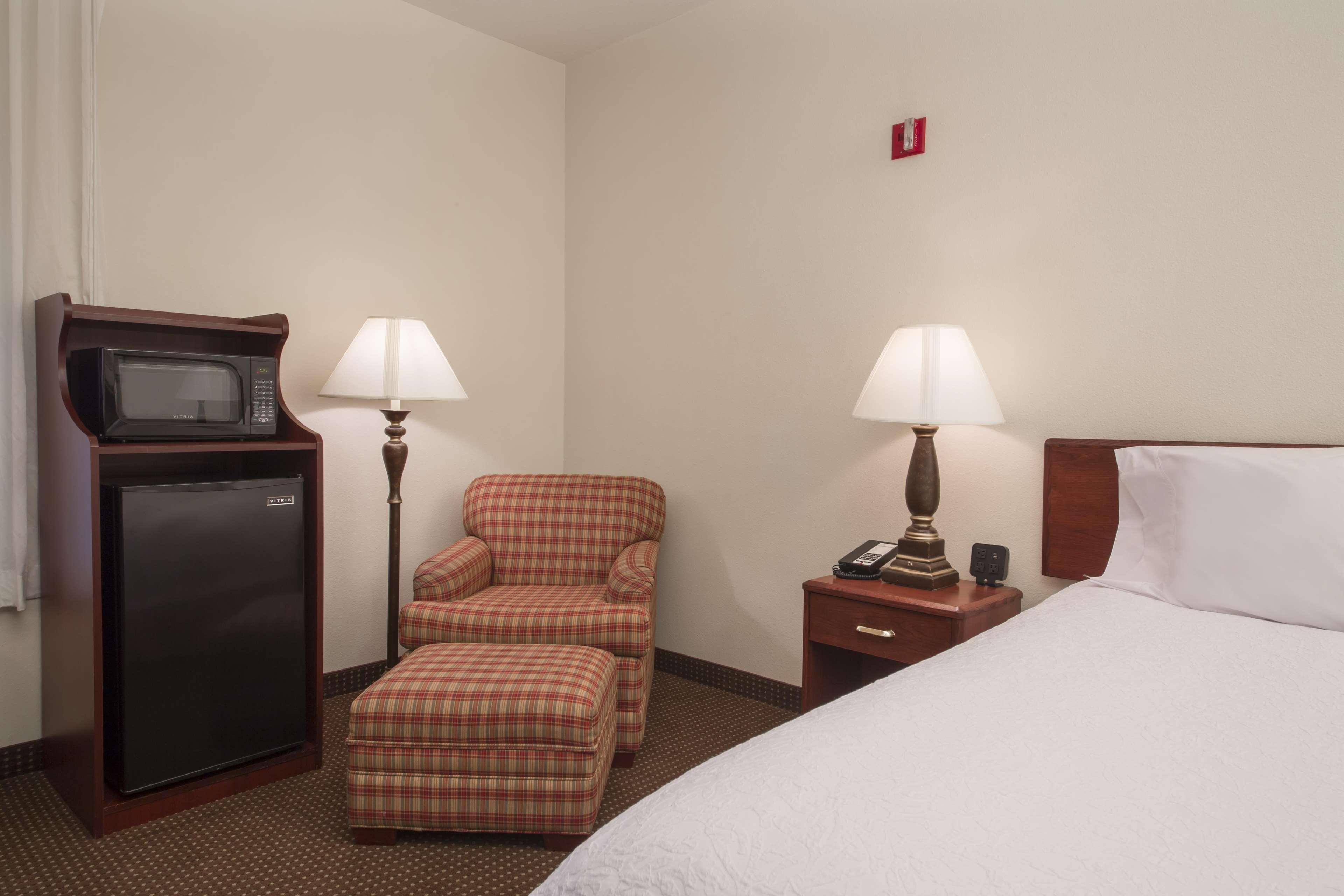 Hampton Inn Tracy Bagian luar foto
