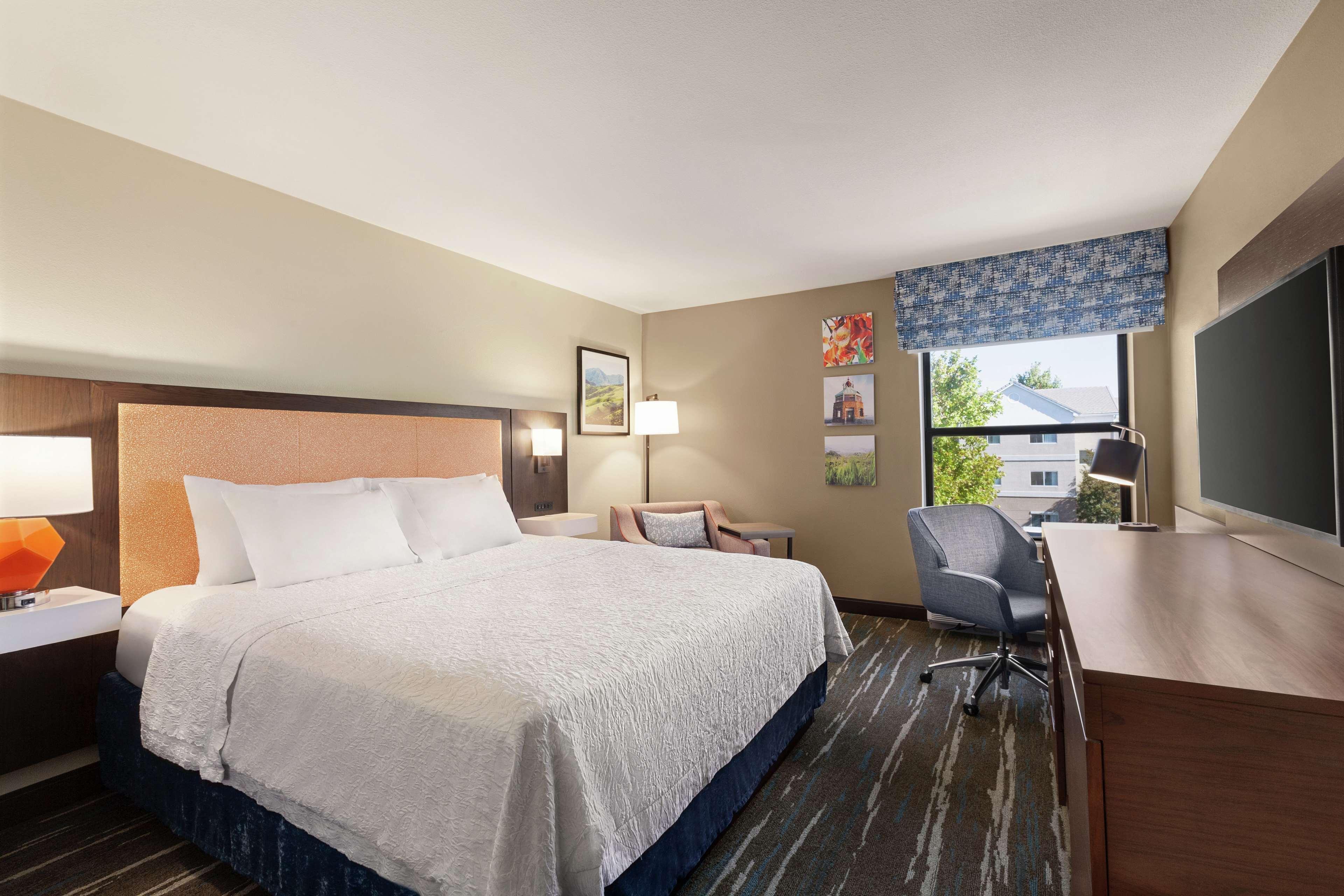 Hampton Inn Tracy Bagian luar foto