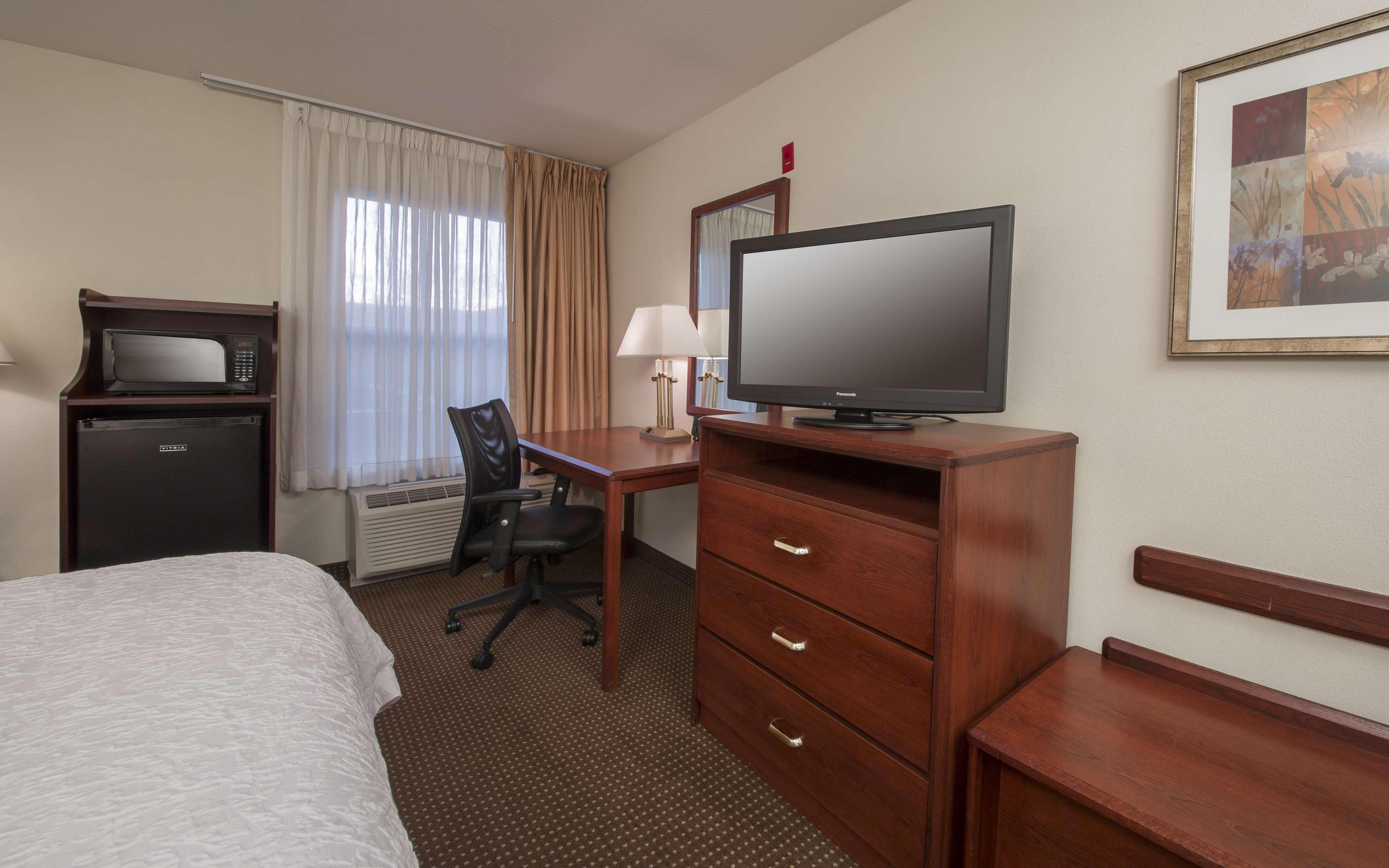 Hampton Inn Tracy Bagian luar foto