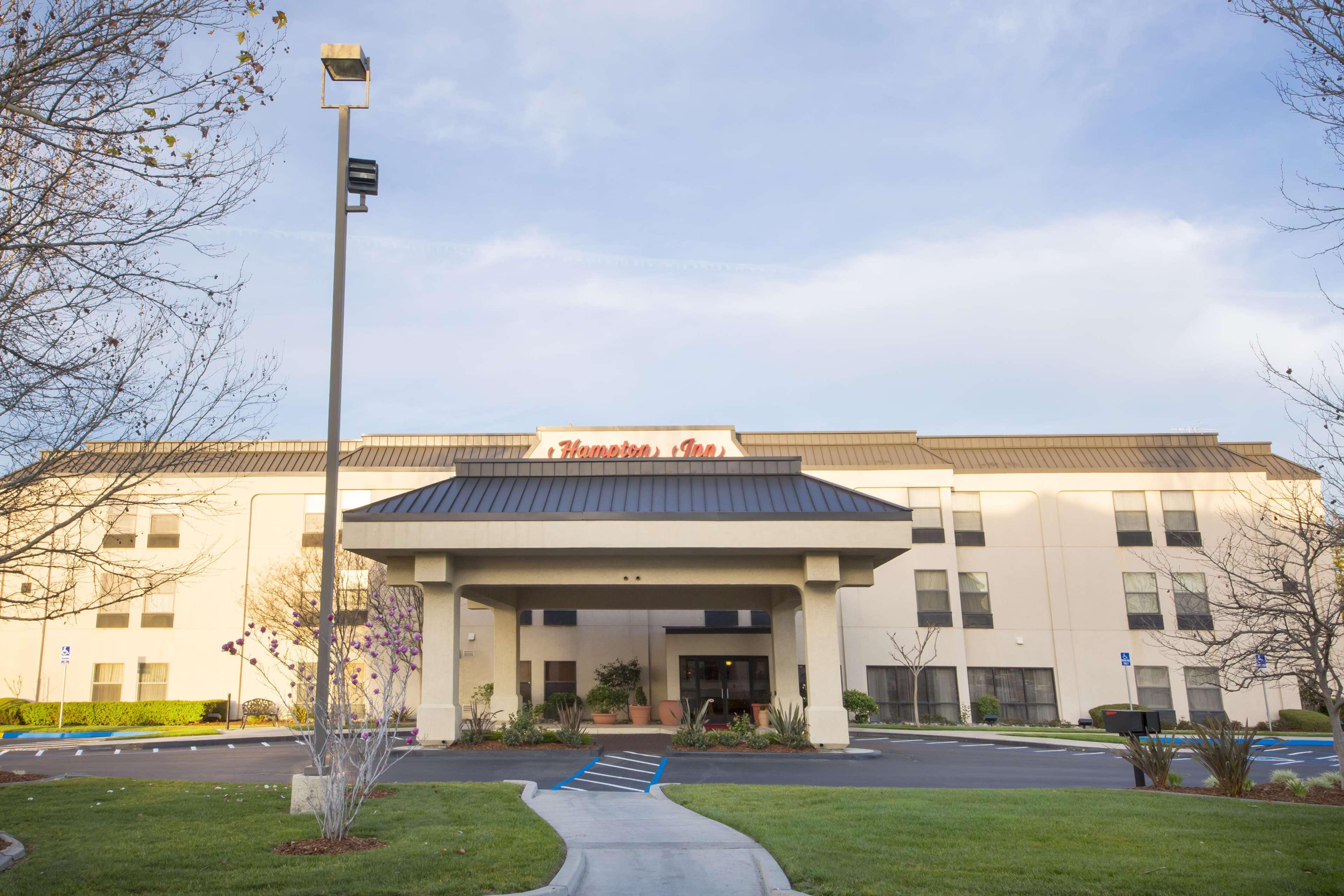 Hampton Inn Tracy Bagian luar foto