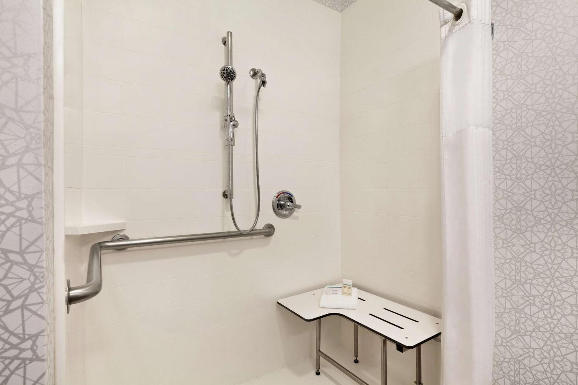 Hampton Inn Tracy Bagian luar foto