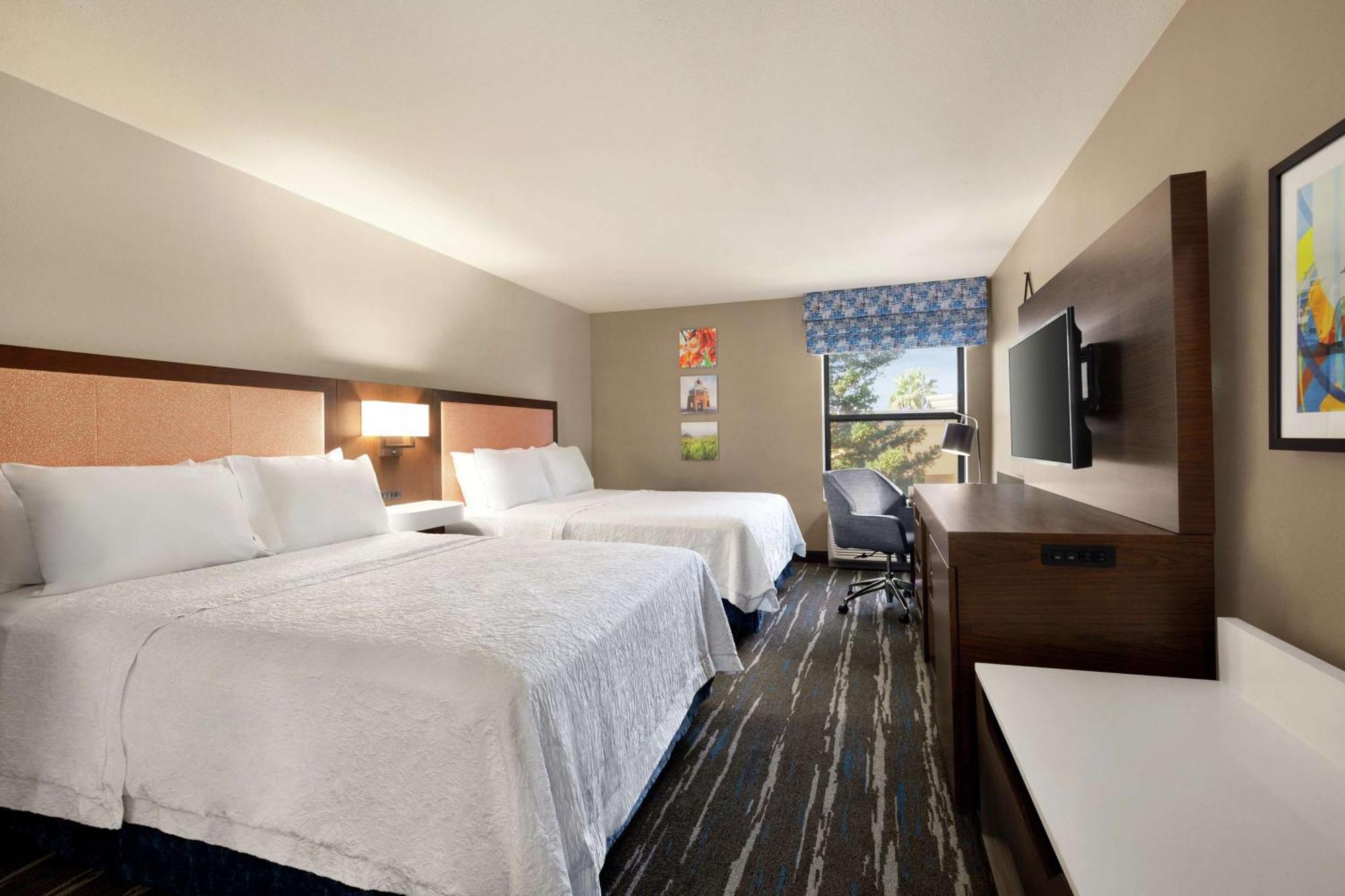 Hampton Inn Tracy Bagian luar foto