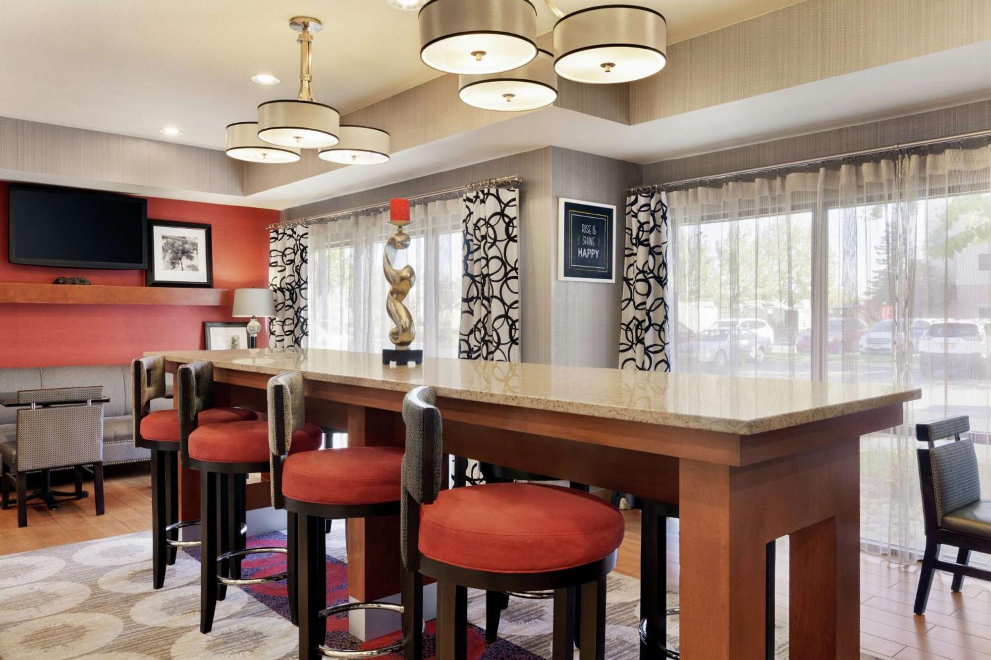 Hampton Inn Tracy Bagian luar foto