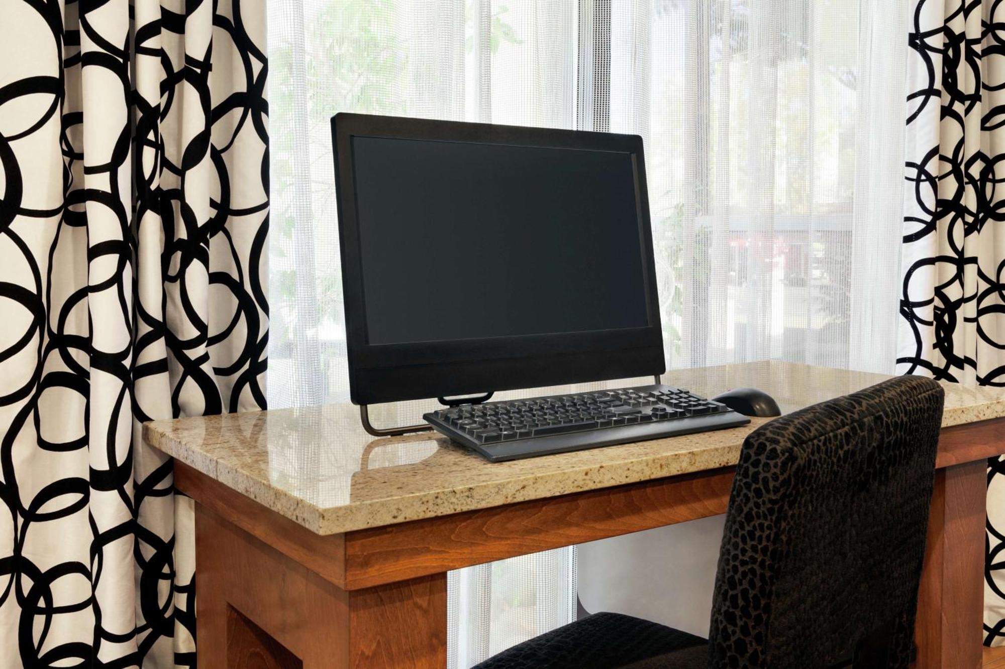 Hampton Inn Tracy Bagian luar foto
