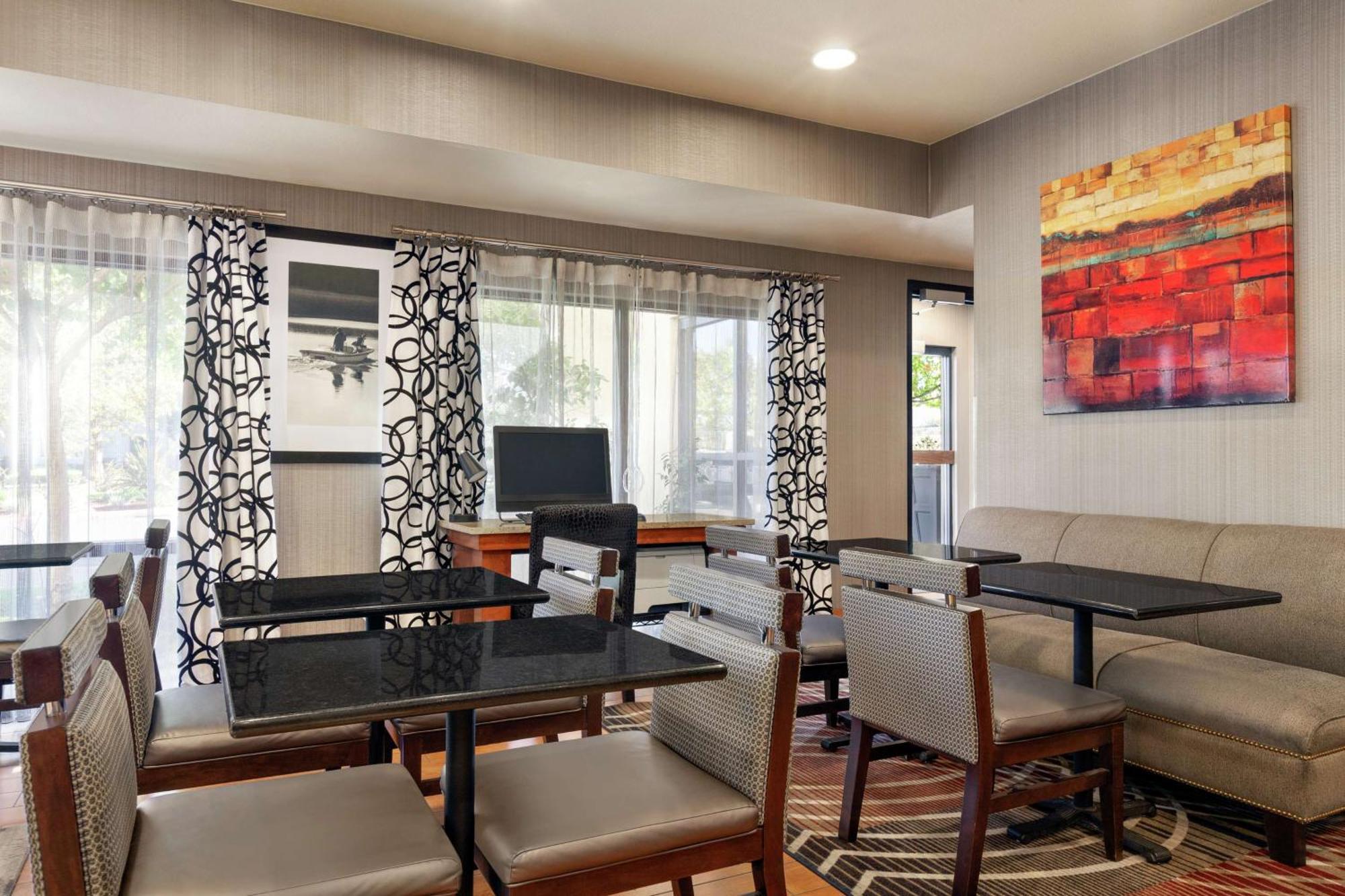 Hampton Inn Tracy Bagian luar foto