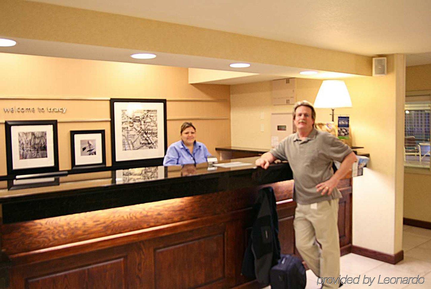 Hampton Inn Tracy Bagian luar foto