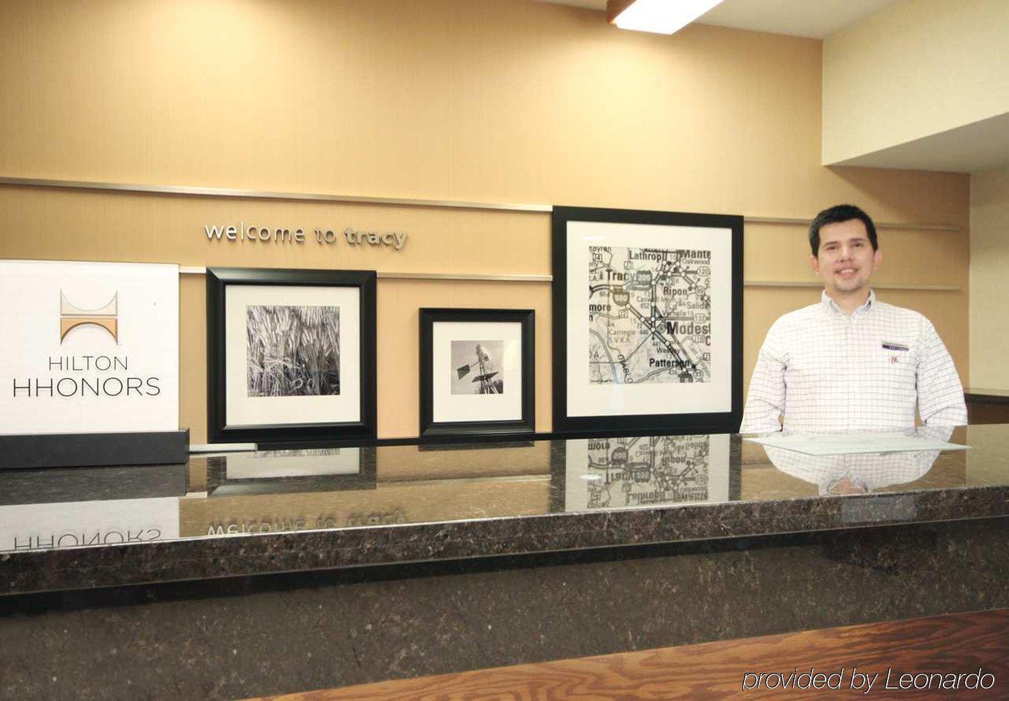 Hampton Inn Tracy Bagian luar foto