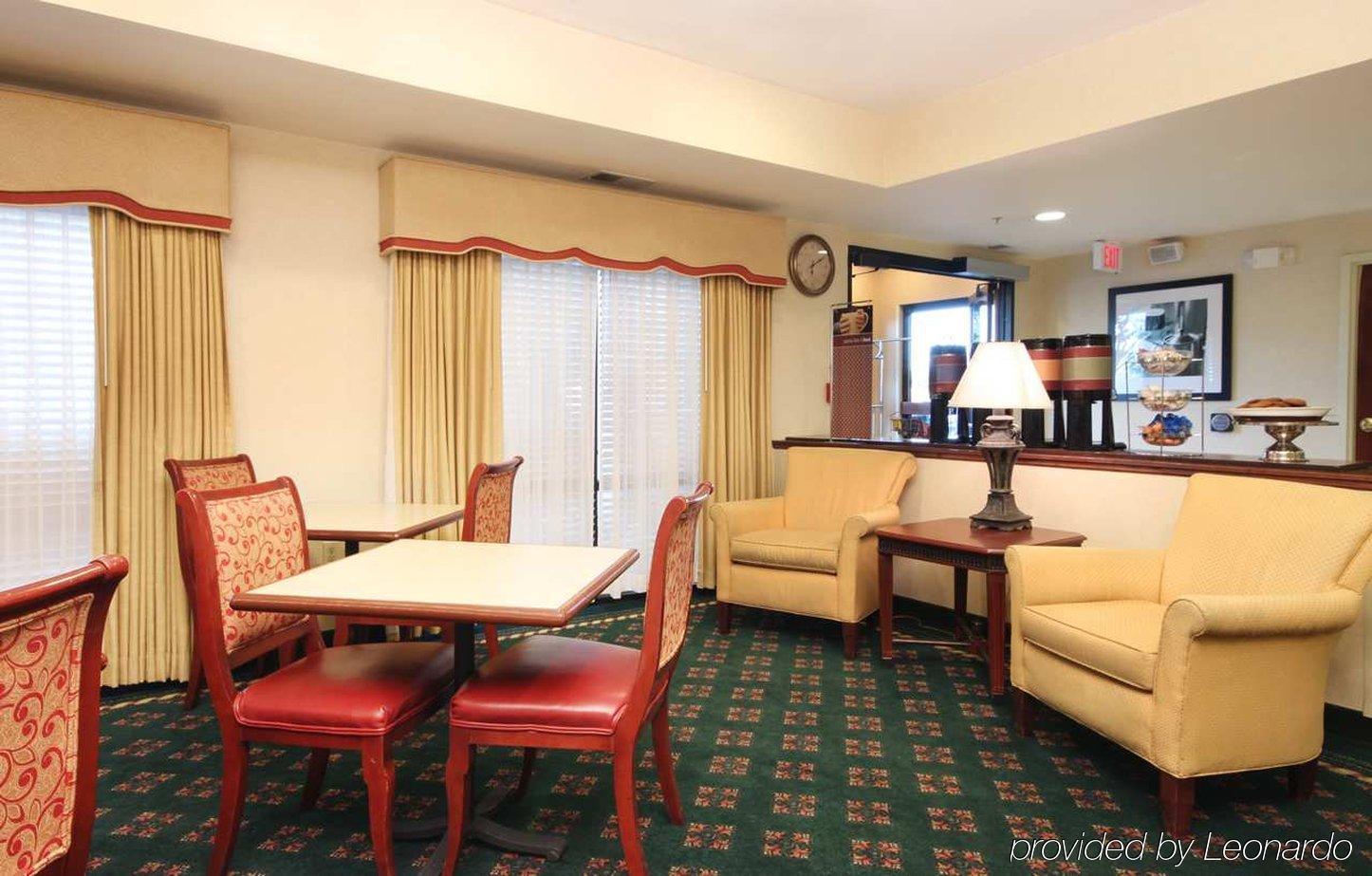 Hampton Inn Tracy Bagian luar foto