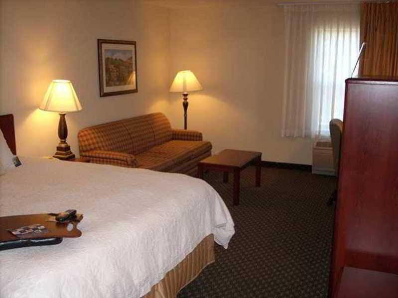 Hampton Inn Tracy Bagian luar foto